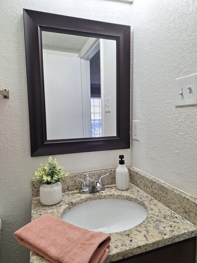 Casa adosada de 2 habitaciones con medio baño - Huntington Station