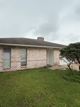Building Photo - 6122 S Greenpark Dr
