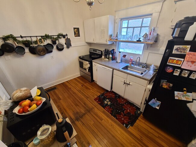 Foto del edificio - 791 Saint Charles Ave NE