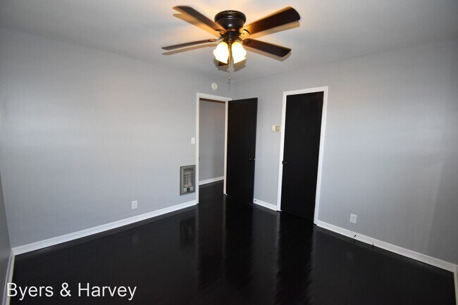 Building Photo - 3 br, 1 bath House - 330 Crest Drive