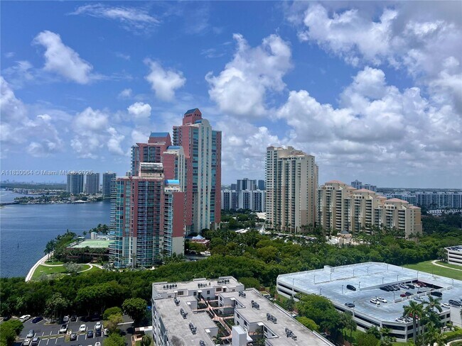 Foto del edificio - 3400 NE 192 St