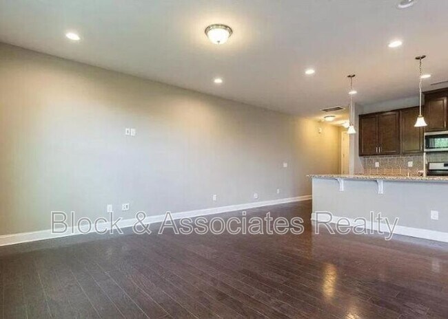 Building Photo - 308 Alamosa Pl