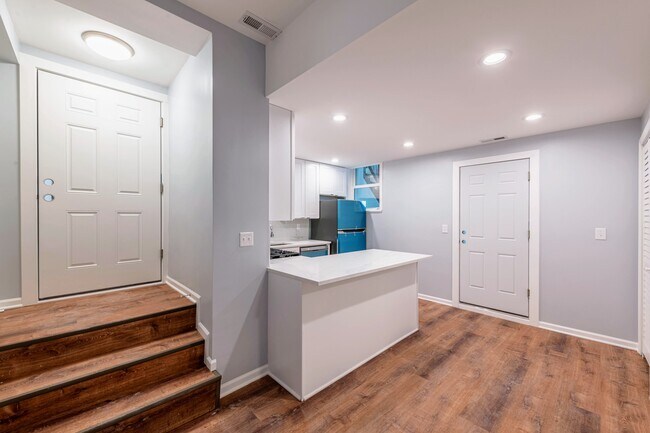 Foto del edificio - 1026 W Ainslie St