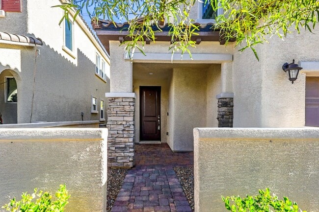 Foto del edificio - Beautiful 4 Bedroom Home In A Gated Skye Canyon Community