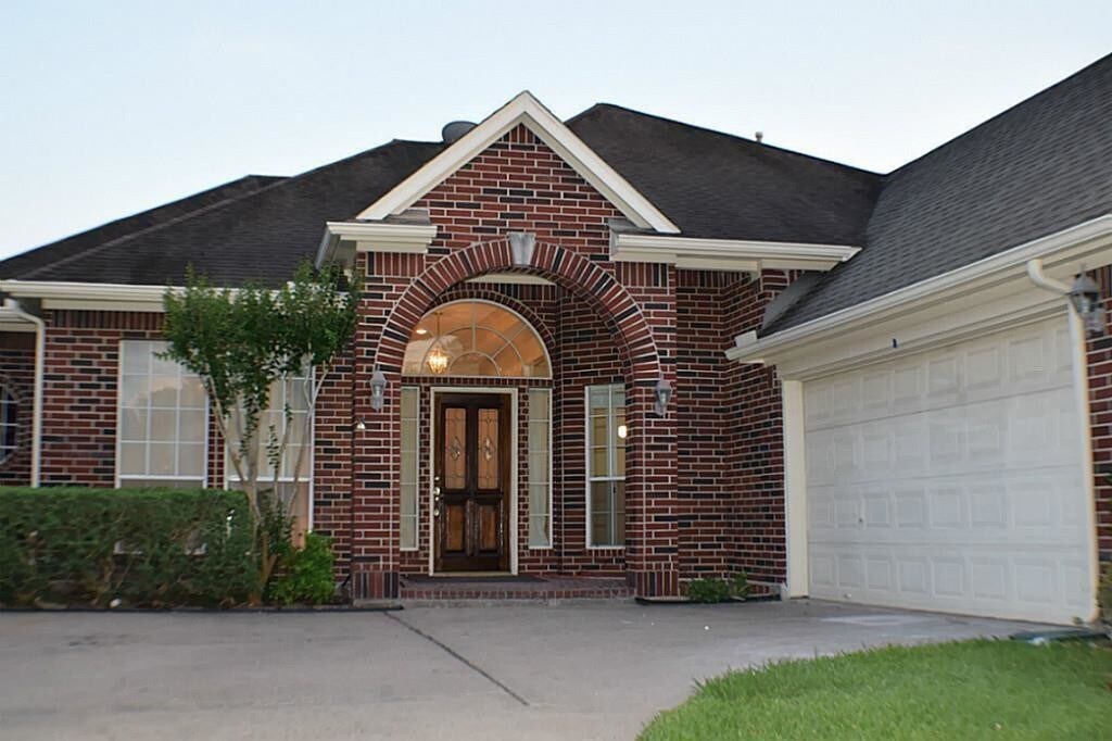 Primary Photo - 12327 Maple Leaf Ln