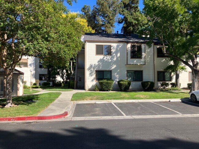 Foto del edificio - 1391 Meadow Ridge Cir