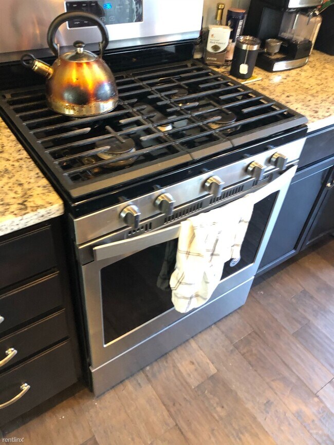 Foto del edificio - 3 br, 2.5 bath Townhome - 9943 Ravenhurst Rd