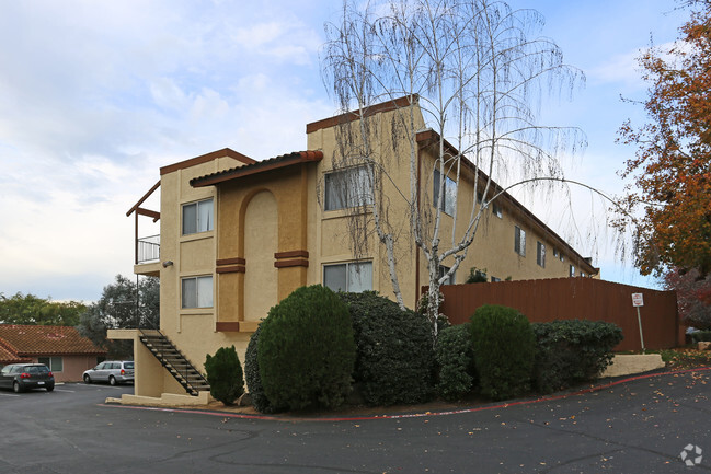 Vista Verde Apartments - Bonsall Breeze