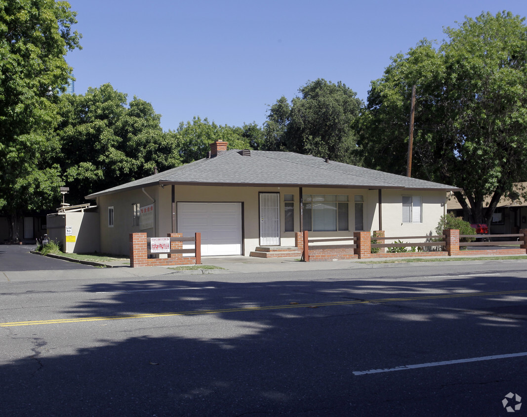 Primary Photo - 521 5th St