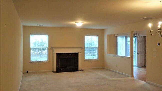 Building Photo - 2865 Mayfair Dr
