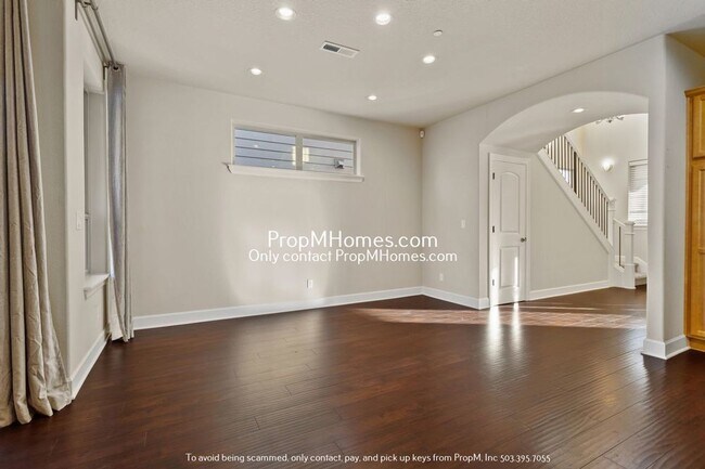 Foto del edificio - Gorgeous Three Bedroom Plus Den/Office In ...