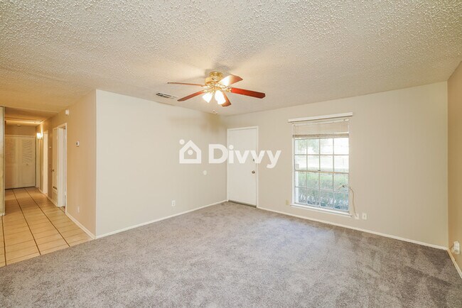 Foto del edificio - 7030 Grand Valley St, San Antonio, TX 78242