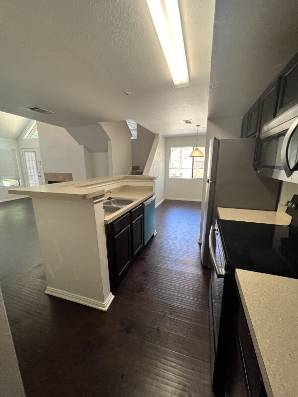 Foto del edificio - 9817 Walnut St