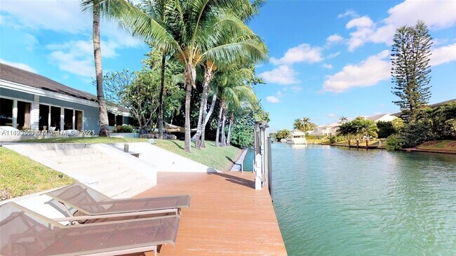 Foto del edificio - 700 Lake Rd
