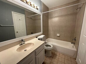 Building Photo - 3319 Green Fields Dr