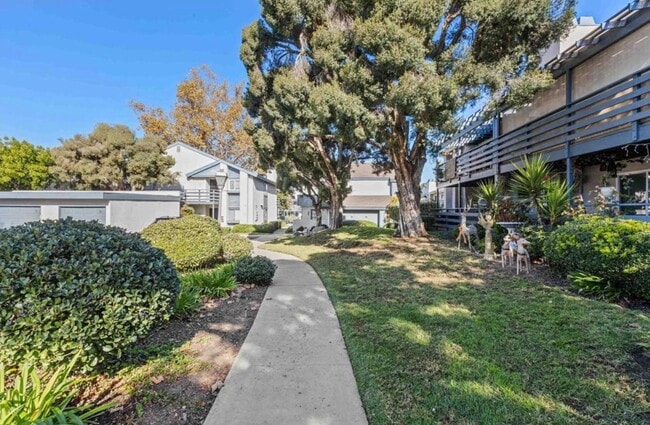 Building Photo - Great 2 Bedroom in Quiet Community