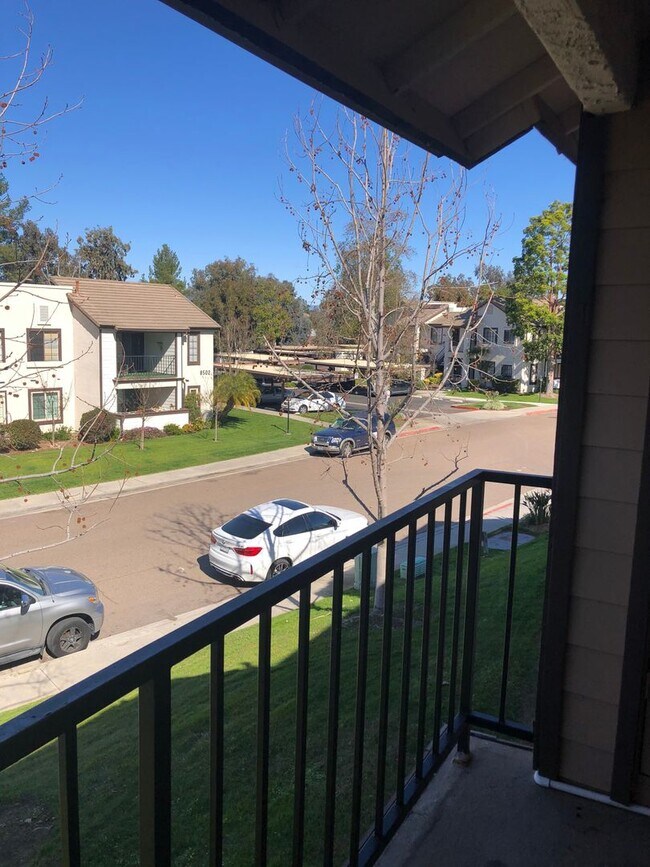 Foto del edificio - Light & Bright Mira Mesa Condo with Dual M...