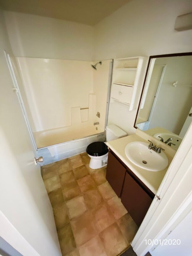 Building Photo - 2 Bed 1 Bath