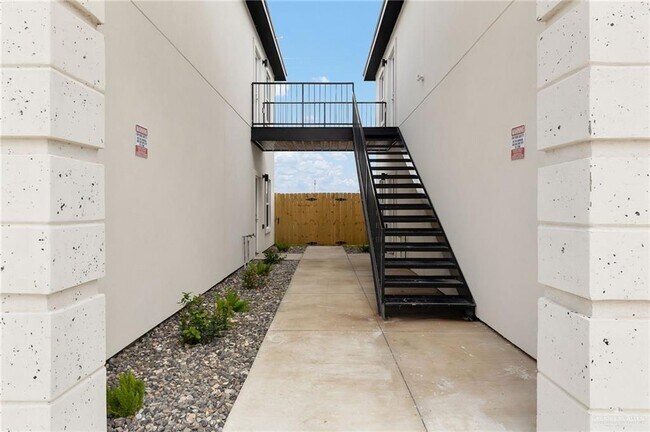 Foto del edificio - 4512 Larkspur Ave