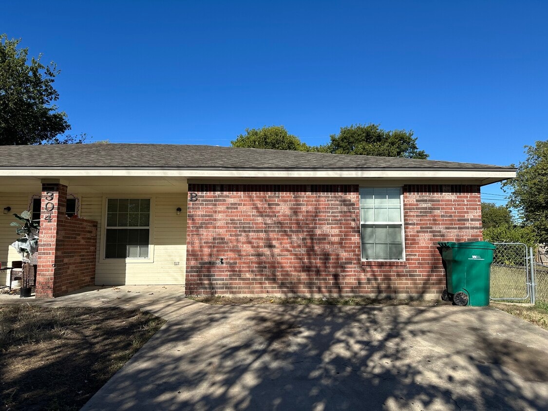 Primary Photo - 304 N Ann Blvd