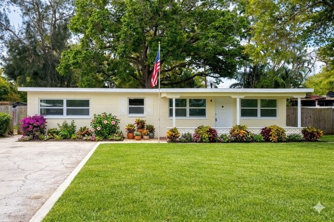 Updated 4-Bedroom Home for Rent in Pinellas Park | Spacious Layout | Stainless Steel Appliances - Updated 4-Bedroom Home for Rent in Pinellas Park | Spacious Layout | Stainless Steel Appliances