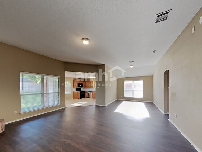 Building Photo - 320 Hacienda Dr