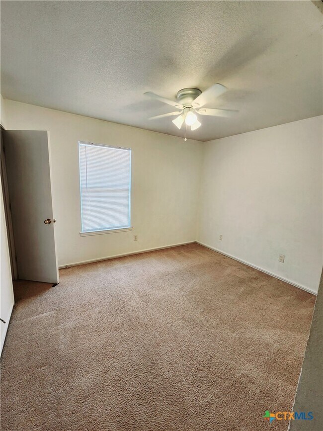 Foto del edificio - 5807 Redstone Dr