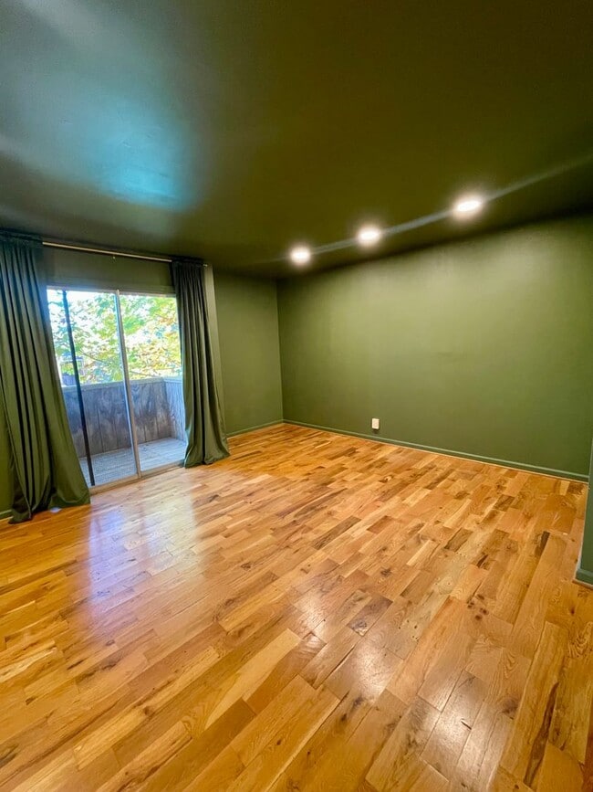 Foto del edificio - 515 Basswood Ave