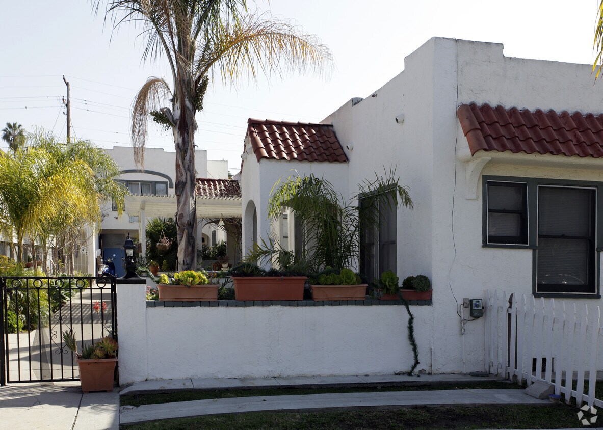 Primary Photo - 4649 33rd St