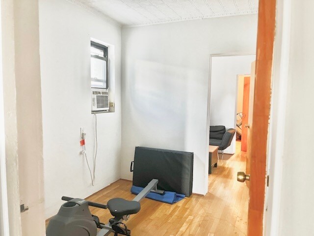 Building Photo - 1071 Manhattan Ave