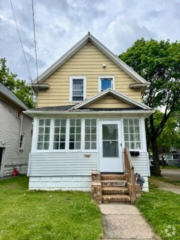 Building Photo - 1880 Clifford Ave