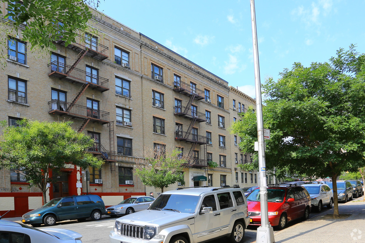 Foto principal - 566 W 190th St