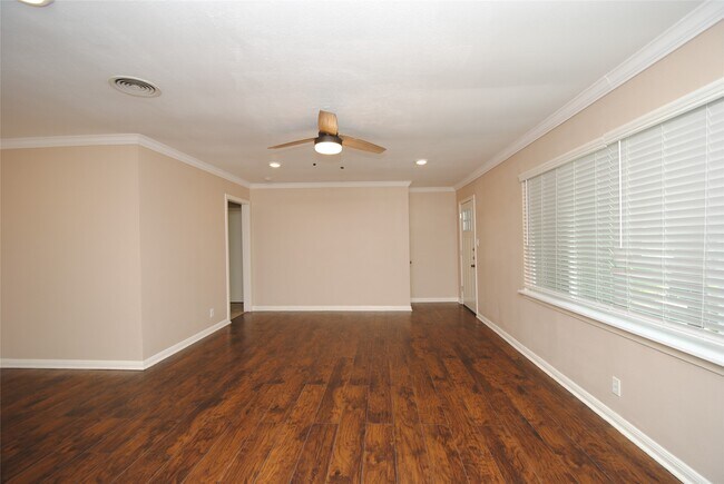 Foto del edificio - 10034 Cedardale Dr