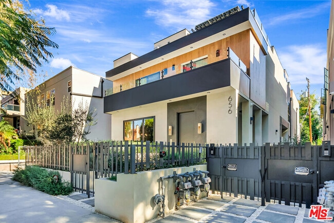 Foto del edificio - 652 Huntley Dr