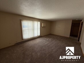 Building Photo - 812 Canyon Ave