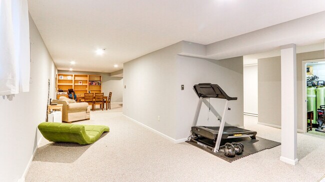 Foto del edificio - 443 Arrowhead Rd