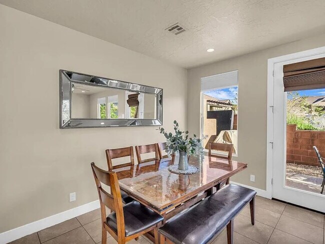 Foto del edificio - 4221 Torrey Pines Dr