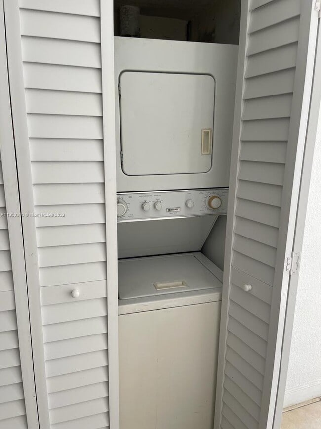 Building Photo - 4750 NW 9th Dr