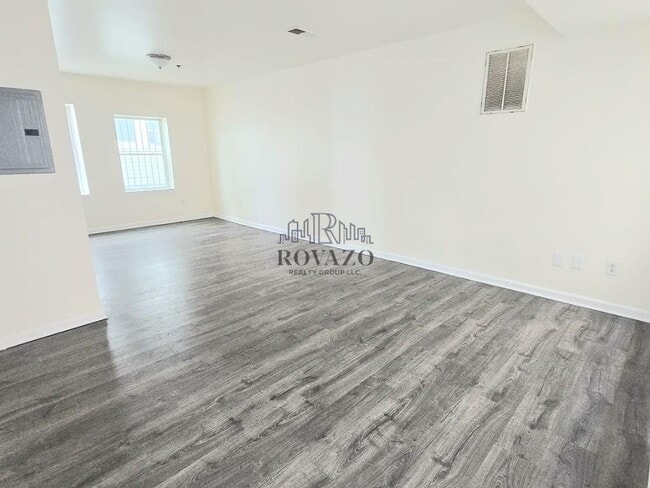 Foto del edificio - 111-113 Leslie Street