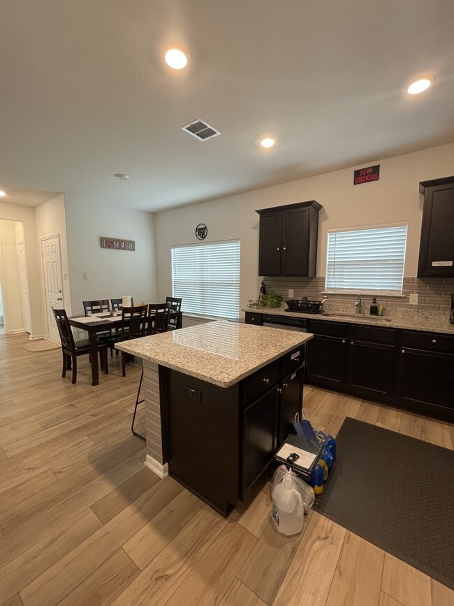 Foto del edificio - 10829 Emerick St