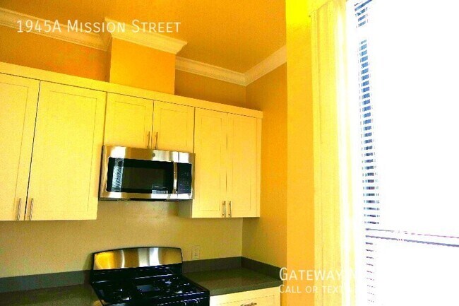 Building Photo - Top Floor Mission St nr 16th Street BART i...