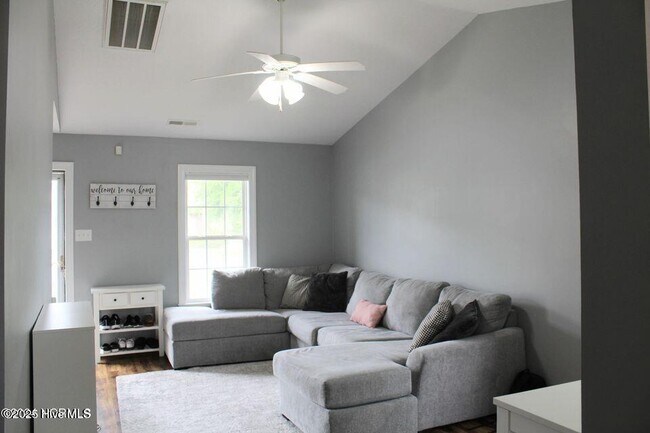 Foto del edificio - 801 Springwood Dr