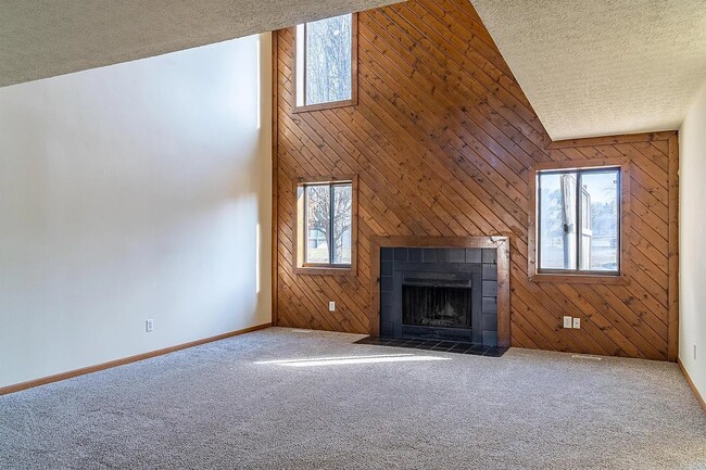 Building Photo - 6388 Dummerston Ct