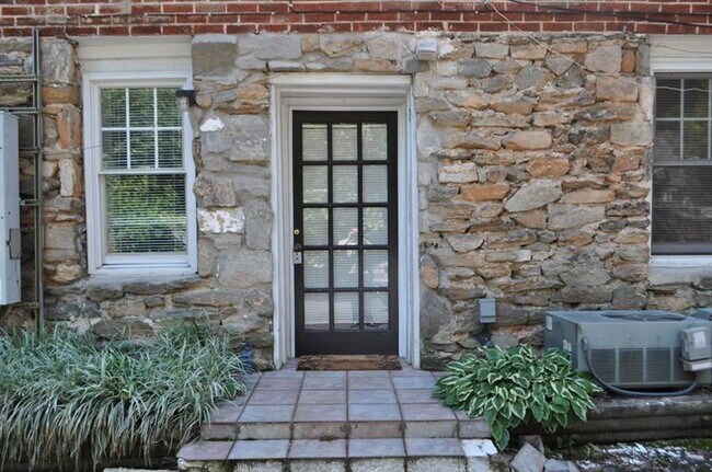 Foto del edificio - 830 Barnett St NE