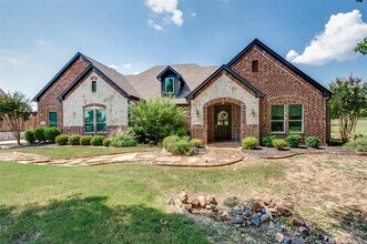 Building Photo - 650 Cypress Point Dr