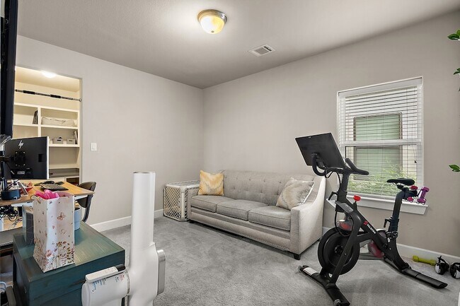 Foto del edificio - 1623 W 23rd St
