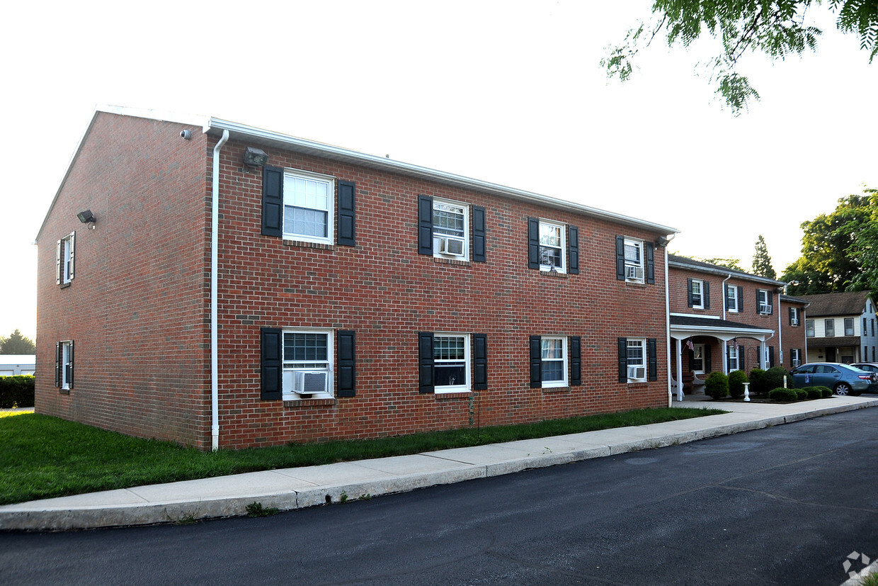 Foto del edificio - Laurel Court Apartments