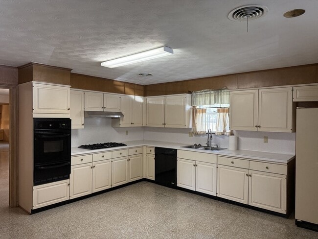 Building Photo - 956 Bonnabel Blvd