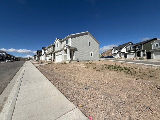 Building Photo - 1508 Charmer Ln