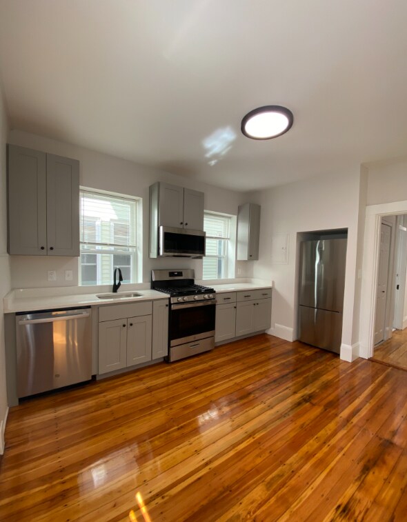 Building Photo - 10 Clary St